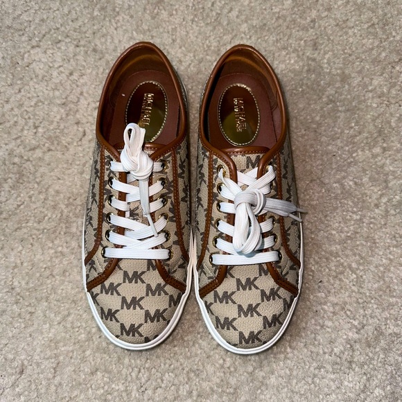 Michael Kors Sneakers - Picture 2 of 4